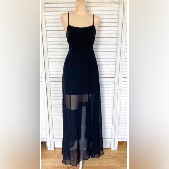 Black Express Dress. - Picture 2 of 7